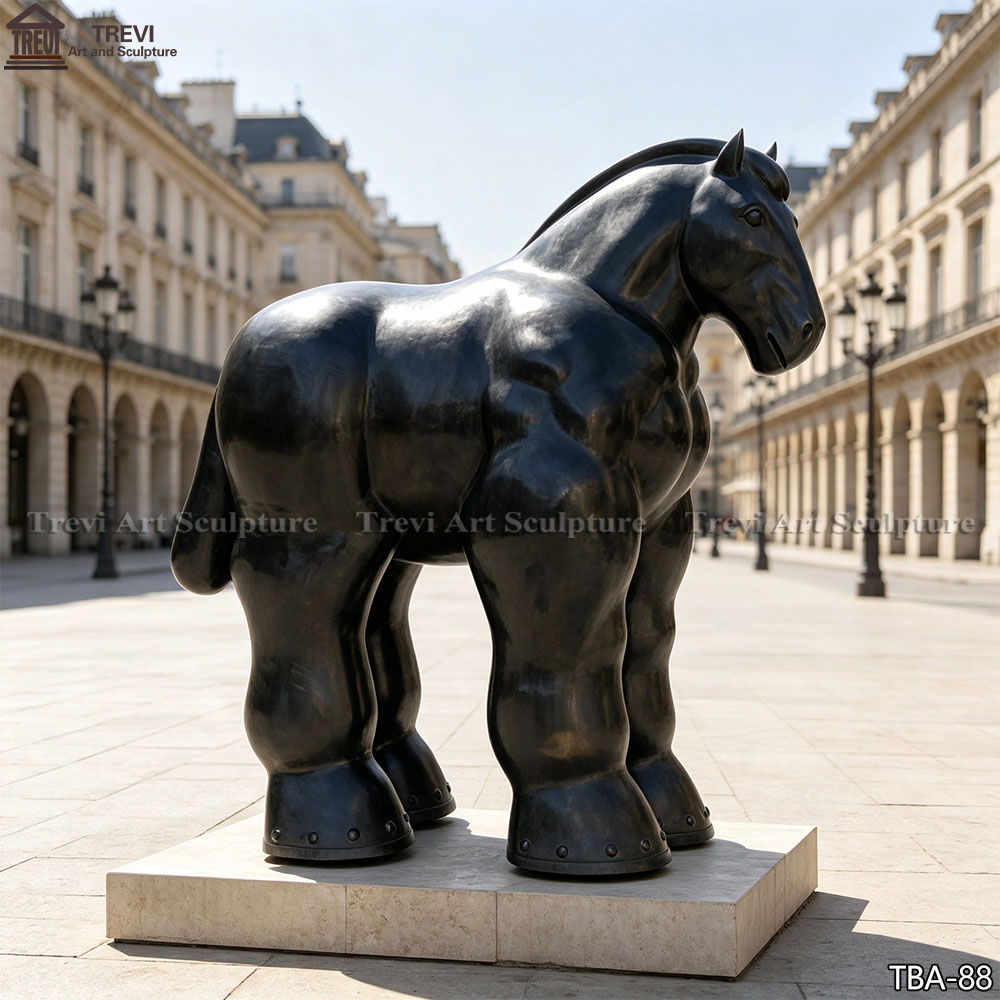 Modern Rounded Horse
